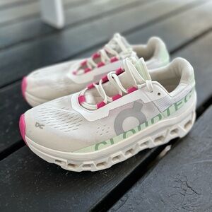 ON cloud monster Running Shoes